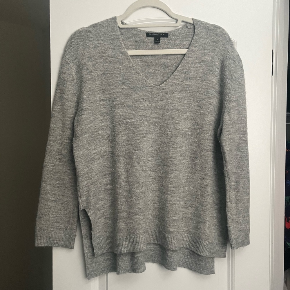 Banana Republic Split Hem V-Neck Sweater